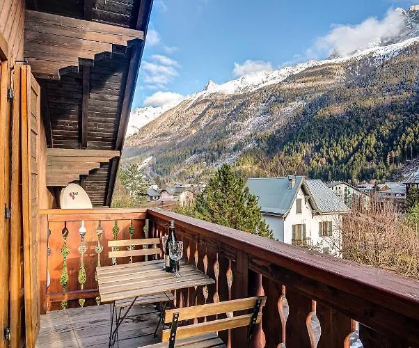 Апартаменты Apartment Rebats, Alpes Agency, Central Chamonix, Sleeps 4 Шамони
