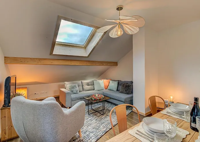 Apartment Rebats, Alpes Agency, Central Chamonix, Sleeps 4 Апартаменты Шамони