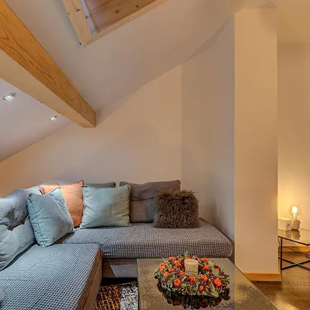 Apartment Rebats, Alpes Agency, Central Chamonix, Sleeps 4 *