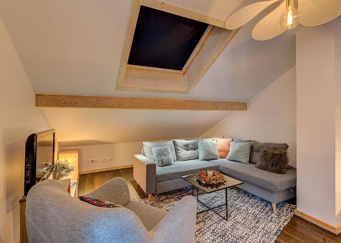 Apartment Rebats, Alpes Agency, Central Chamonix, Sleeps 4 霞慕尼